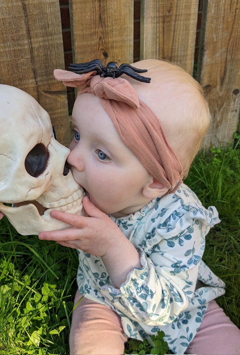 Baby update! She's pure magic and I LOVE being off with her but I'm starting to think about work again... so I'm gonna pick up a pen for the first time in about ten months and see what happens! Reckon I can remember how to write a sentence? 😬✍️
