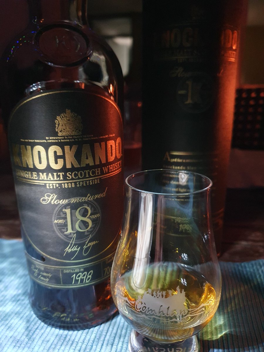GerryKeller's tweet photo. @dram_time @Zuidam_Distil @Fassbrause79 @TimmoGermany Hab' mich eben für einen volljährigen #Knockando entschieden.
#SlàinteMhath und #AufdasLeben! https://t.co/SfdKcBQhNP