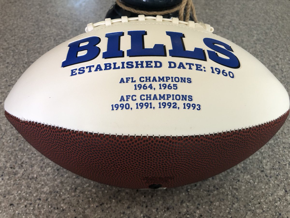 ShoopBen's tweet photo. 🚨GIVEAWAY🚨
With Week 1 so close, I’m in the mood for a #BillsMafia giveaway! 

For a chance to win a #Bills football signed by Spencer Brown, all you have to do is RT this!

The winner will be announced WED, 9/6, at 9pm on the first episode of “Off The Edge” with @DaveMyersBIB on the @BuiltInBuffalo_ YouTube channel!