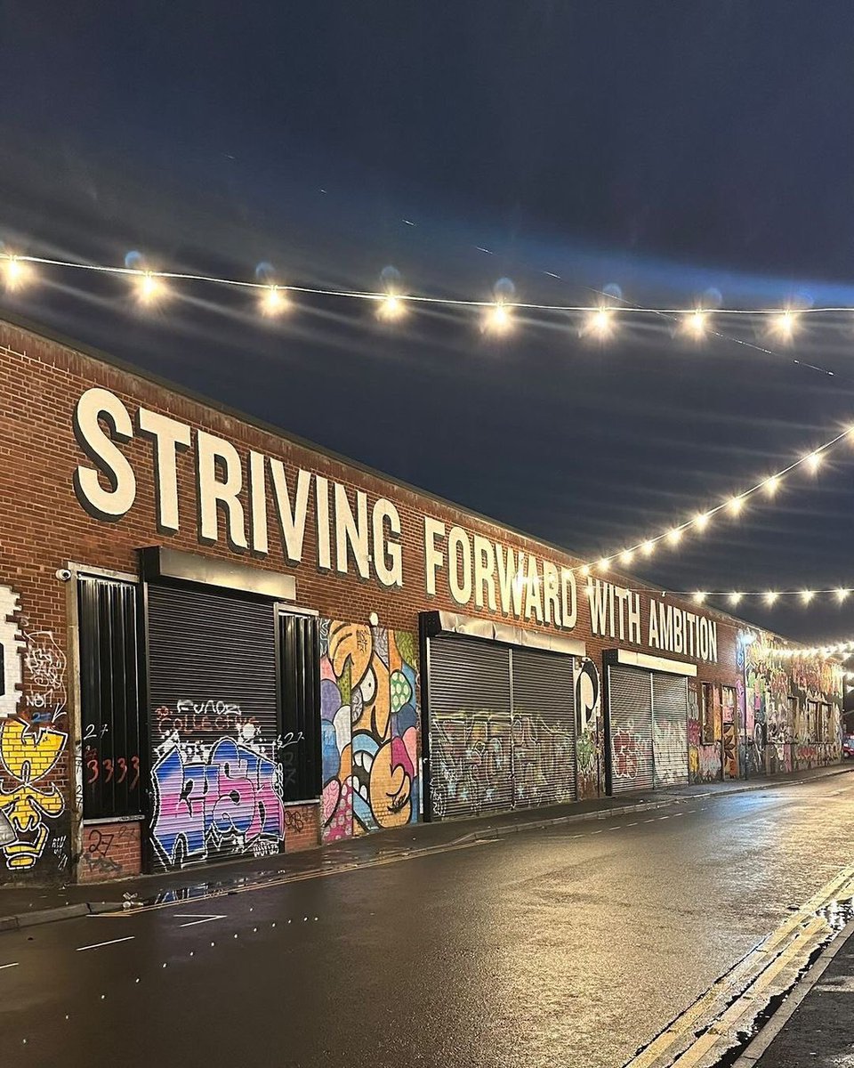 digbethestate's tweet photo. The @fokawolf ‘STRIVING FORWARD WITH AMBITION’ piece outside @PERFORMERS_COLL on Little Ann Street looks fantastic under the lights! 👏
Image Credit: @petehitchman_
#InDigbeth #OnlyInDigbeth #Digbeth #Brum #StreetArt #PerformersCollege #Mural #FokaWolf https://t.co/8TQiPNvycF