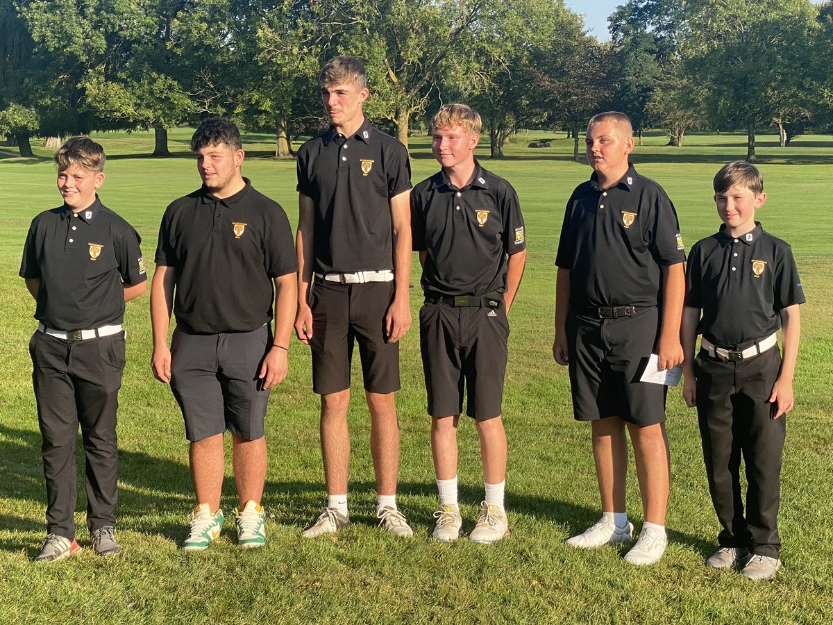 Notts boys under 14’s squad. We managed 4th place in the Midlands 10 Counties Competition. Happy I played well supporting the team. I need to grow!!!! 😆