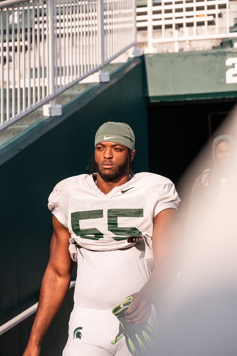 __4jalen's tweet image. "Stepping onto the field with determination and heart, ready to leave a legacy as one of the greatest Spartan Dawgs to ever grace this turf. Watch out world, Jalen Thompson is here to make his mark. 💚🏈 #SpartanLegacy #GoGreen #JalenThompson #FootballGreatness"