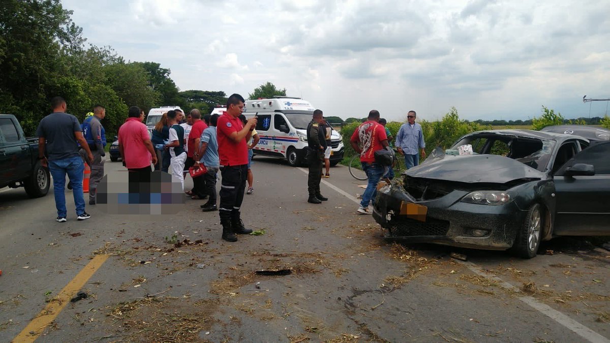 EnterateCali's tweet photo. Lamentablemente se presentó un siniestro vial en la vía Cali - Rozo. Una mujer resultó l€s¡0nada y un bebé de brazos f@||€c¡0. Autoridades hacen presencia en la zona. Se genera congestión. https://t.co/EVCtKvnJlC