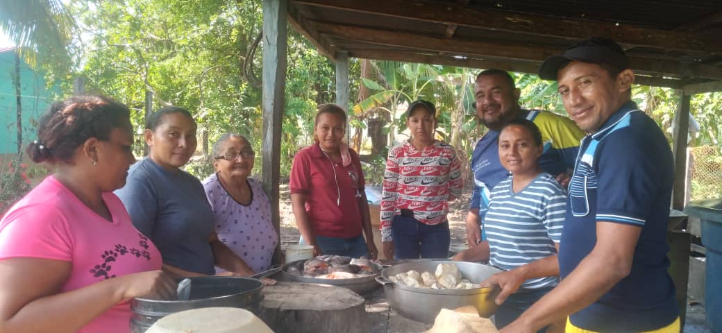 PartidoPSUV's tweet photo. APURE | PSUV Peñalver realizó Sancocho Comunitario https://t.co/c8LAG7VKgU  https://t.co/6cbS2GP9w4
