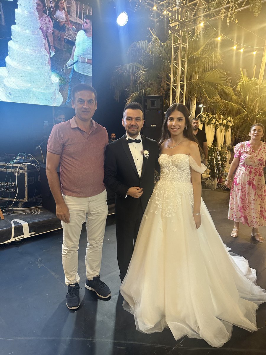 Merve Nur ve Mehmet Oğuz kardeşlerimizin düğünlerine katılarak mutluluklarına ortak olduk.
Bir ömür boyu mesut olmalarını dileriz .