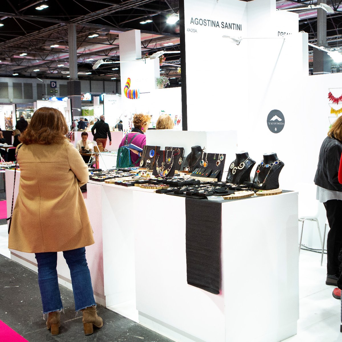 ✨ AMANITA, HAMMERHOJ, ROSELINDE, NOK Y AGOSTINA BRILLARÁN EN MADRID

😍 En los próximos días diez firmas de #TenerifeModa estarán presentes en: <a href="/FeriaBisutex/">Bisutex</a> y <a href="/MOMADMadrid/">MOMAD Madrid</a> 

Abrimos hilo 🧵