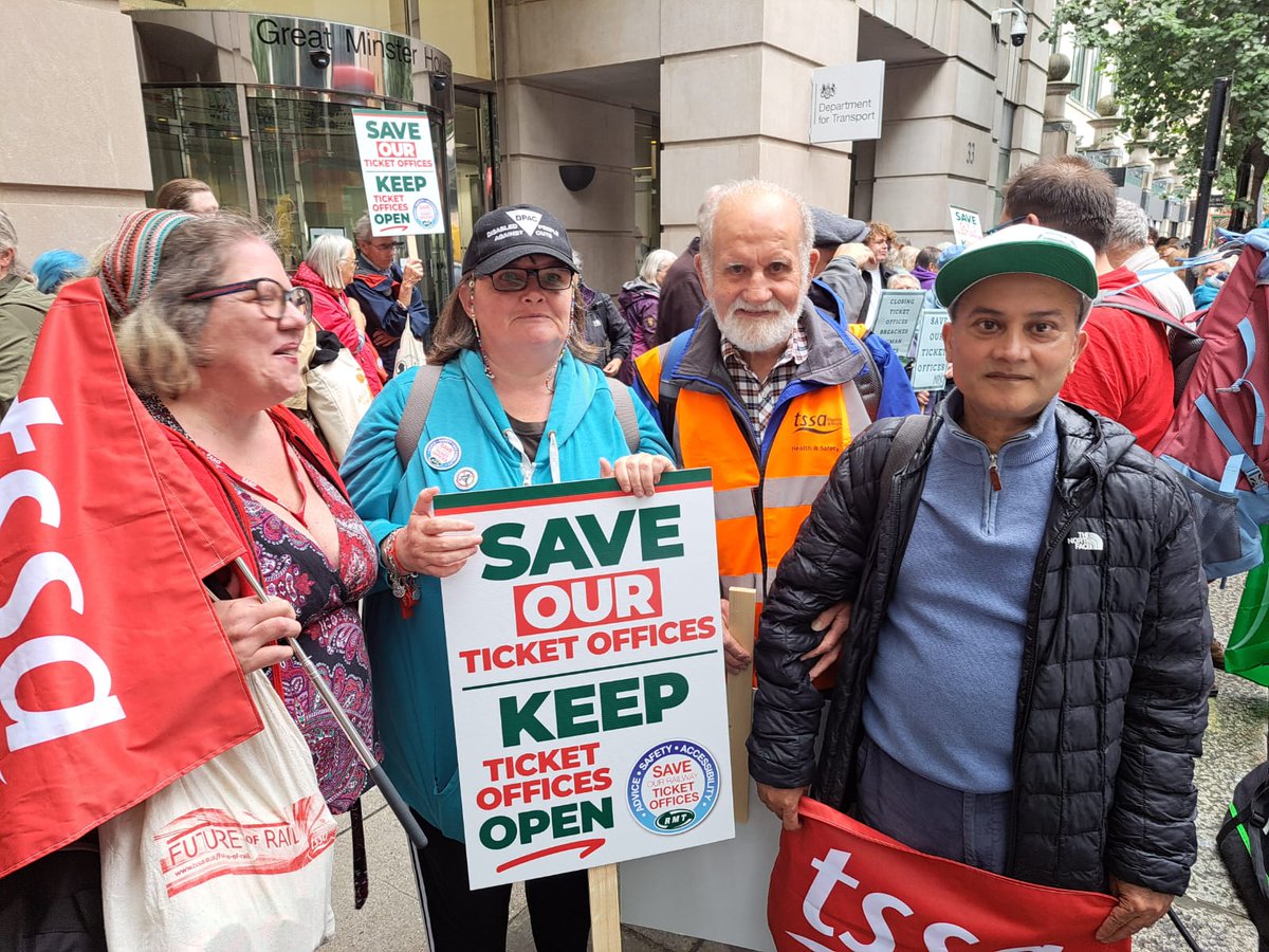 BonnieCraven's tweet photo. Proud to have represented our @TSSAunion at the protests outside the Department for Transport and Downing Street last Tuesday and Thursday.

https://t.co/ctm1g6plWr

#PeopleNeedPeople
#SaveTicketOffices 
'#VoteBonnie https://t.co/3YDpvcdWsS