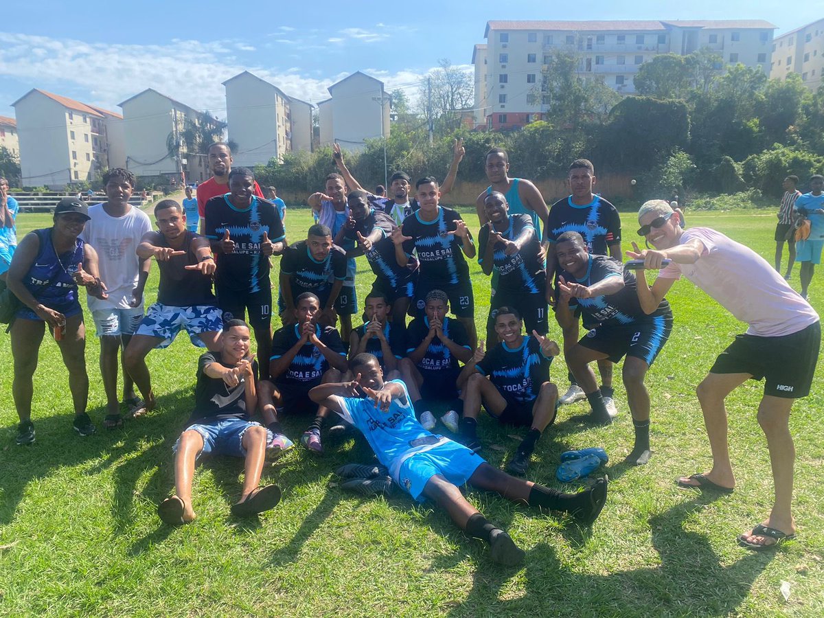 toca_sai23's tweet photo. E mais uma vez, vence o toca e sai.
dessa vez com um gostinho especial, jogo em casa, com apoio incondicional de todos que estavam do lado de fora!
obrigado a todos os envolvidos, vocês são e foram cruciais!

falar da partida…
uma partida muito disputada, em baixo de muito sol https://t.co/V7wtsgIHI2