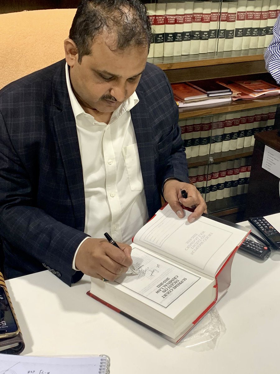 ParasChauhanIND's tweet photo. 🌺Today during my Visit of Lucknow, I had a Pleasant meeting with my Elder brother and Senior Shri Prashant Singh Atal ji @atalprashant , Chief Standing Counsel-UP &amp; Co-Chairman-Bar Council of UP. Today Honoured by him through his Signed book along with his guidance and blessings https://t.co/KfoI4WN3ws
