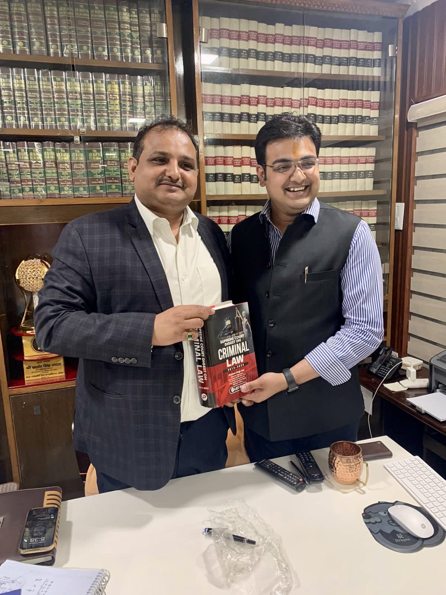 ParasChauhanIND's tweet photo. 🌺Today during my Visit of Lucknow, I had a Pleasant meeting with my Elder brother and Senior Shri Prashant Singh Atal ji @atalprashant , Chief Standing Counsel-UP &amp; Co-Chairman-Bar Council of UP. Today Honoured by him through his Signed book along with his guidance and blessings https://t.co/KfoI4WN3ws