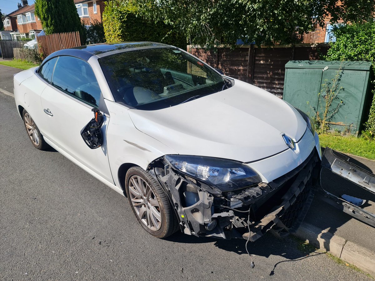 kasb71's tweet photo. @Morrisons Please can you let me know who to contact regarding one of your delivery vans taking the front of my car off? No phone number left by driver. Thanks https://t.co/thtGhYX5G4