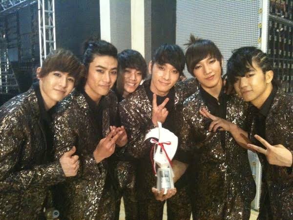 2pmarchives's tweet photo. HAPPY 15TH ANNIVERSARY 2PM 💖❤️💚💙💛💜

#내시간은15년째2PM
#내인생가장빛나는시간_2PM
#2PM15thAnniversary https://t.co/UptYfD42co