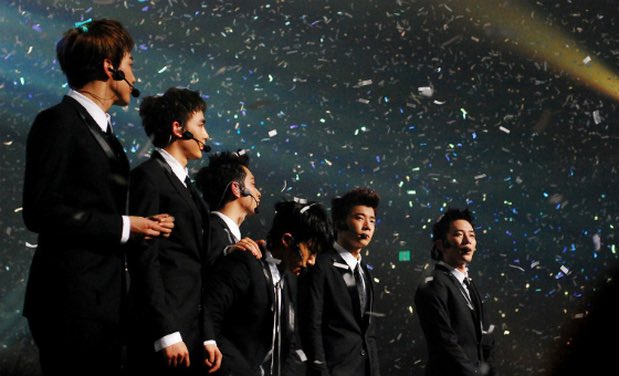 2pmarchives's tweet photo. HAPPY 15TH ANNIVERSARY 2PM 💖❤️💚💙💛💜

#내시간은15년째2PM
#내인생가장빛나는시간_2PM
#2PM15thAnniversary https://t.co/UptYfD42co