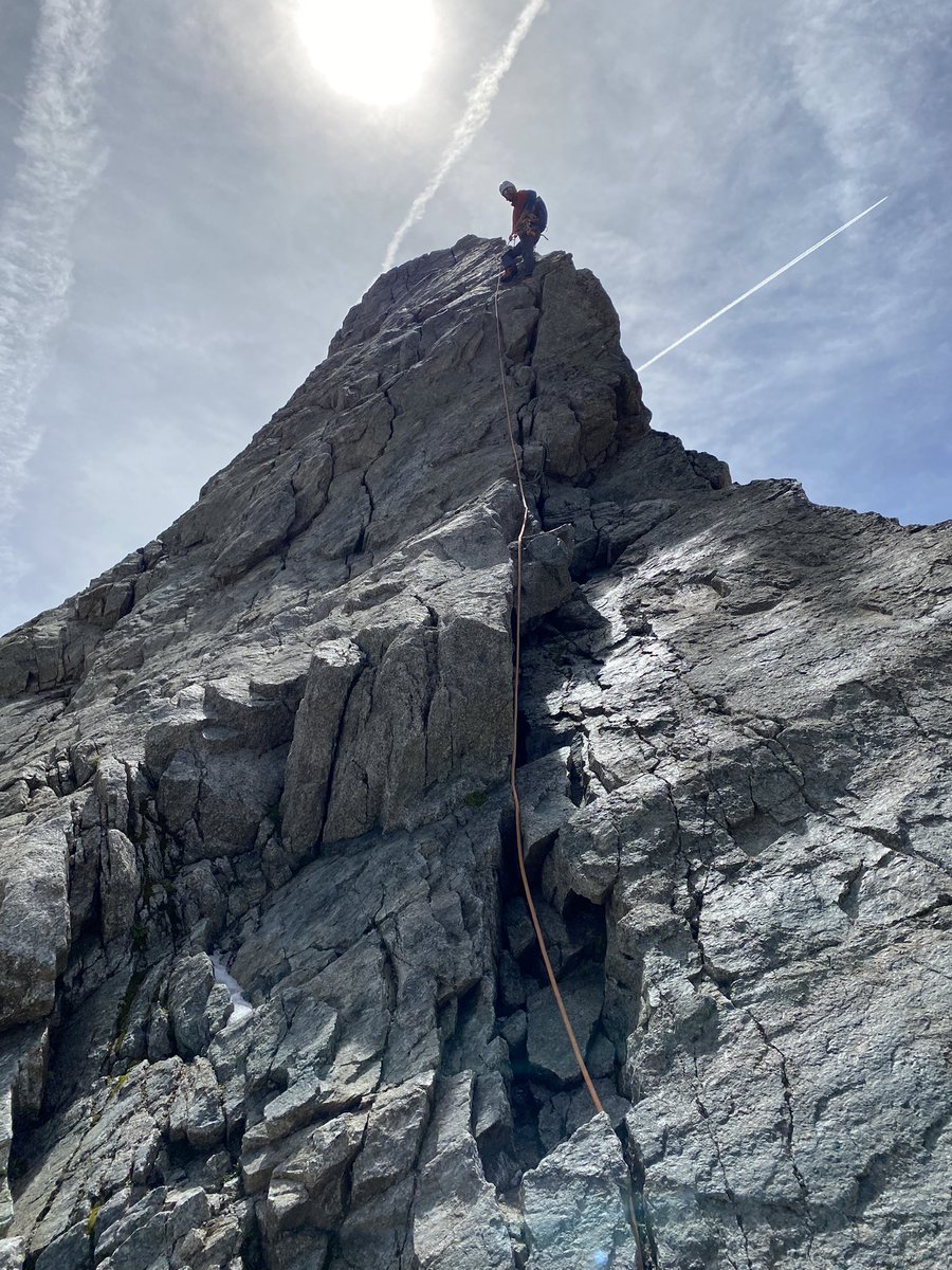 PierrePaufique's tweet photo. Belle dernière journée de vacances dans le massif du Soreiller. Aiguille W, aiguille centrale et Dibona.Le cirque est magnifique et l’ambiance au refuge très sympa !! Recommandé https://t.co/gZtku5Oh6r