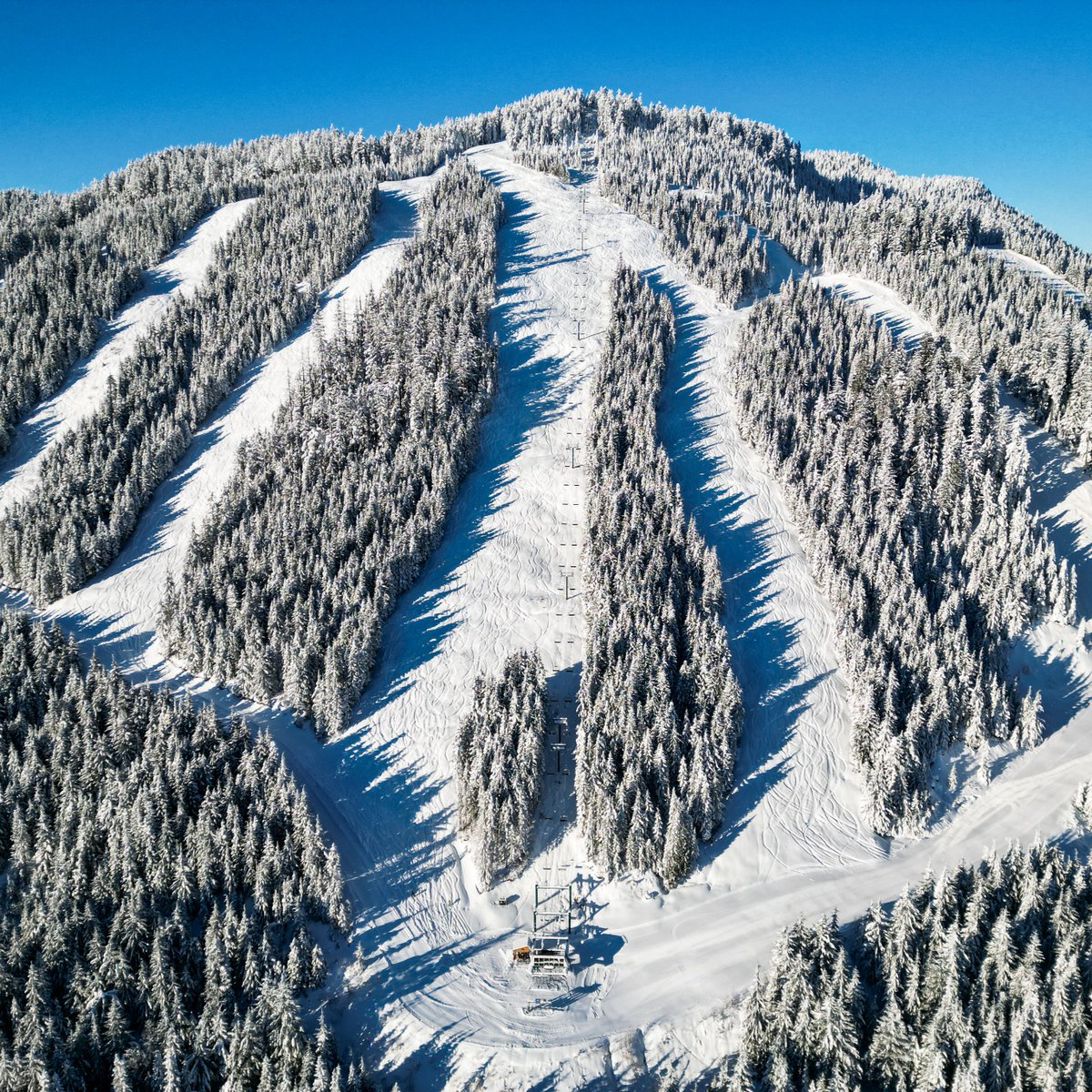 There's really no better way to enjoy the winter than with a Season Pass in your pocket and now is your last chance to SAVE 💰 . Prices go up at midnight tonight - act now!
shop.cypressmountain.com/s/season-passe…