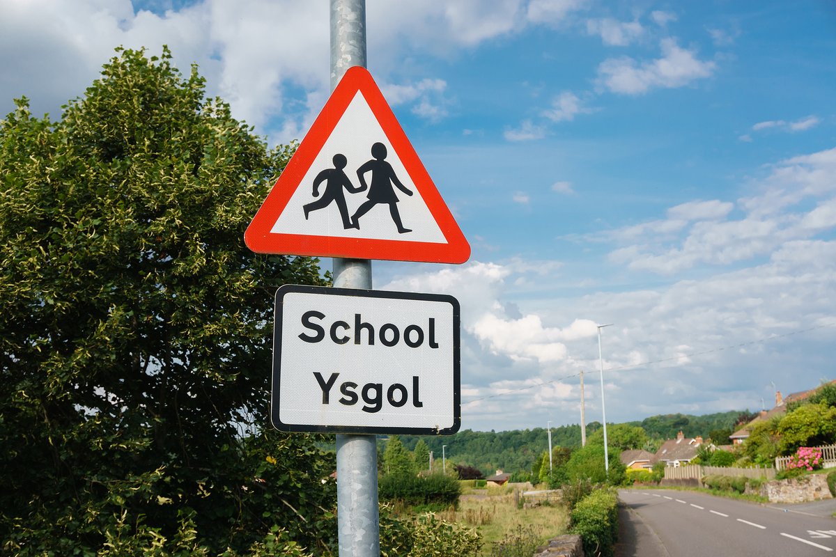 🚸Cardiff Council’s School Streets scheme is expanding this month with 3 new locations. The scheme helps reduce traffic at 22 schools by closing areas to general traffic during drop-off & pick-up. Find out if there is a School Street in your area: orlo.uk/s5aFo