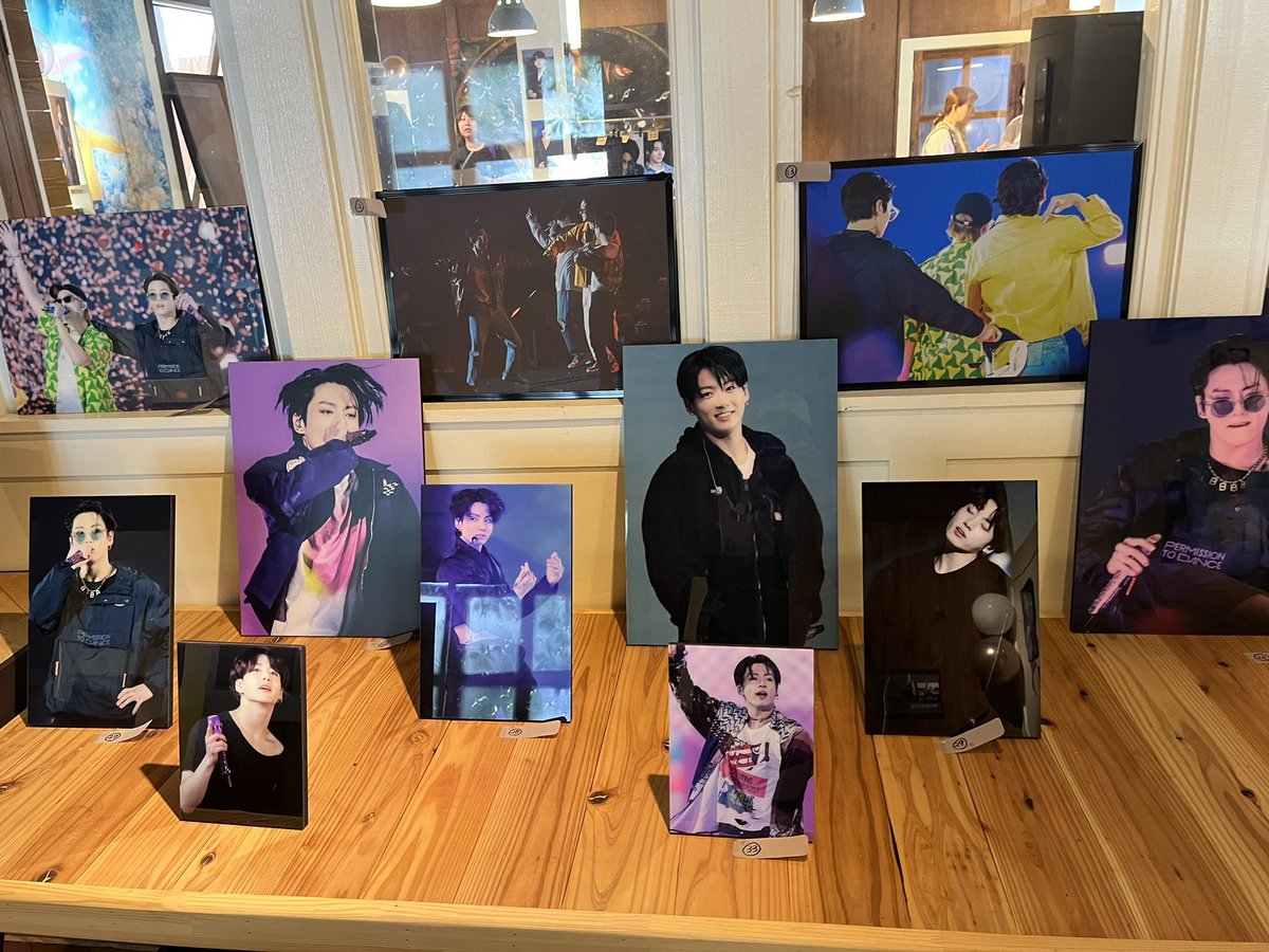 naokosholu7's tweet photo. 今日は１年ぶりのJUNGKOOKの 展示会に参加させて頂きました💜
ステキなお写真沢山で🥹
新潟に来て下さりありがとうございました💜🐰#JK#HappyBirthdayJungkook １@Lovesince1997님
@Lovesince1997JP https://t.co/Gr1xJLKaFe