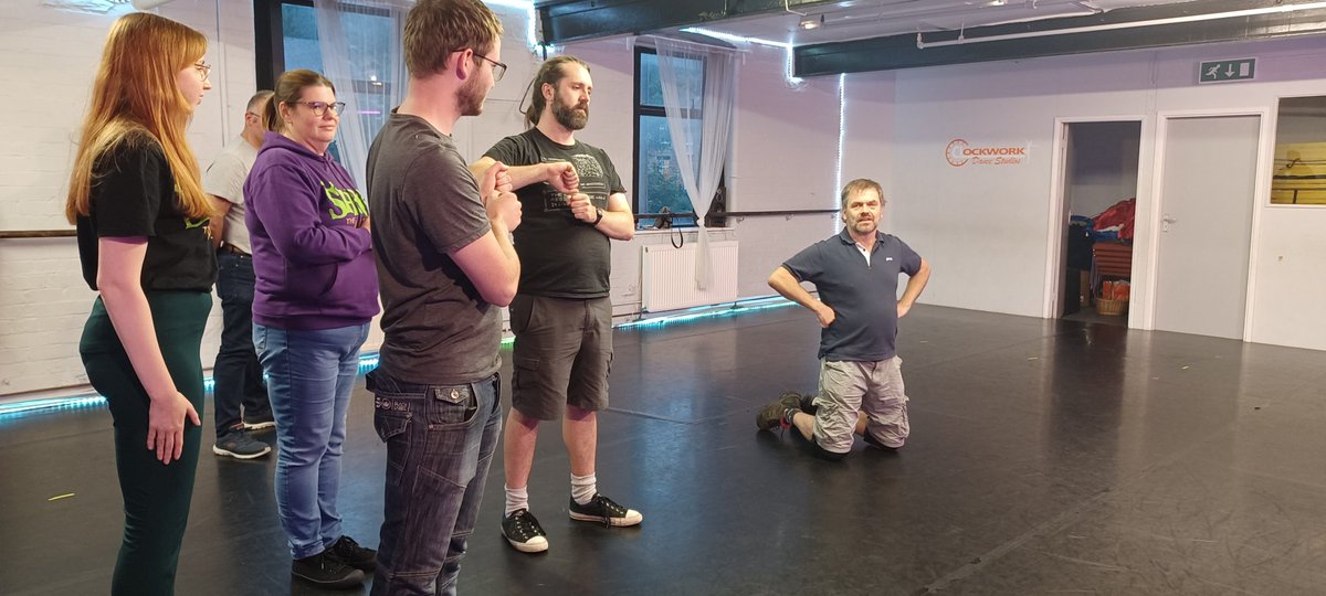 Carlinghow tweet media