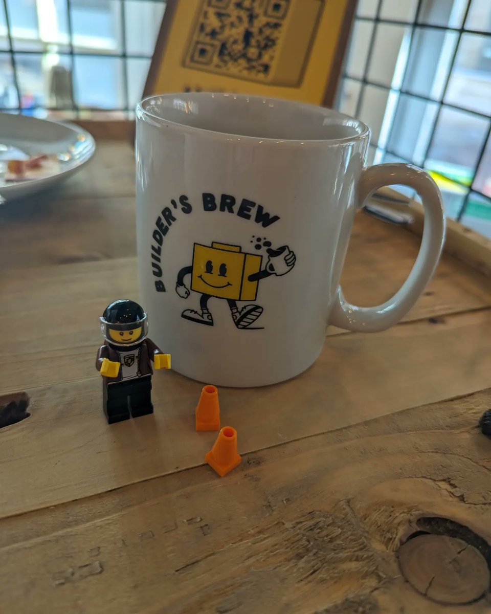 ClareC_Chapman's tweet photo. Sunny Sheffield ☀️ had a great time wandering round the city, a trip to Builder's Brew (a lego cafe) opposite the cathedral and some great street food at @cutleryworks🍴 https://t.co/isEERvTpwB
