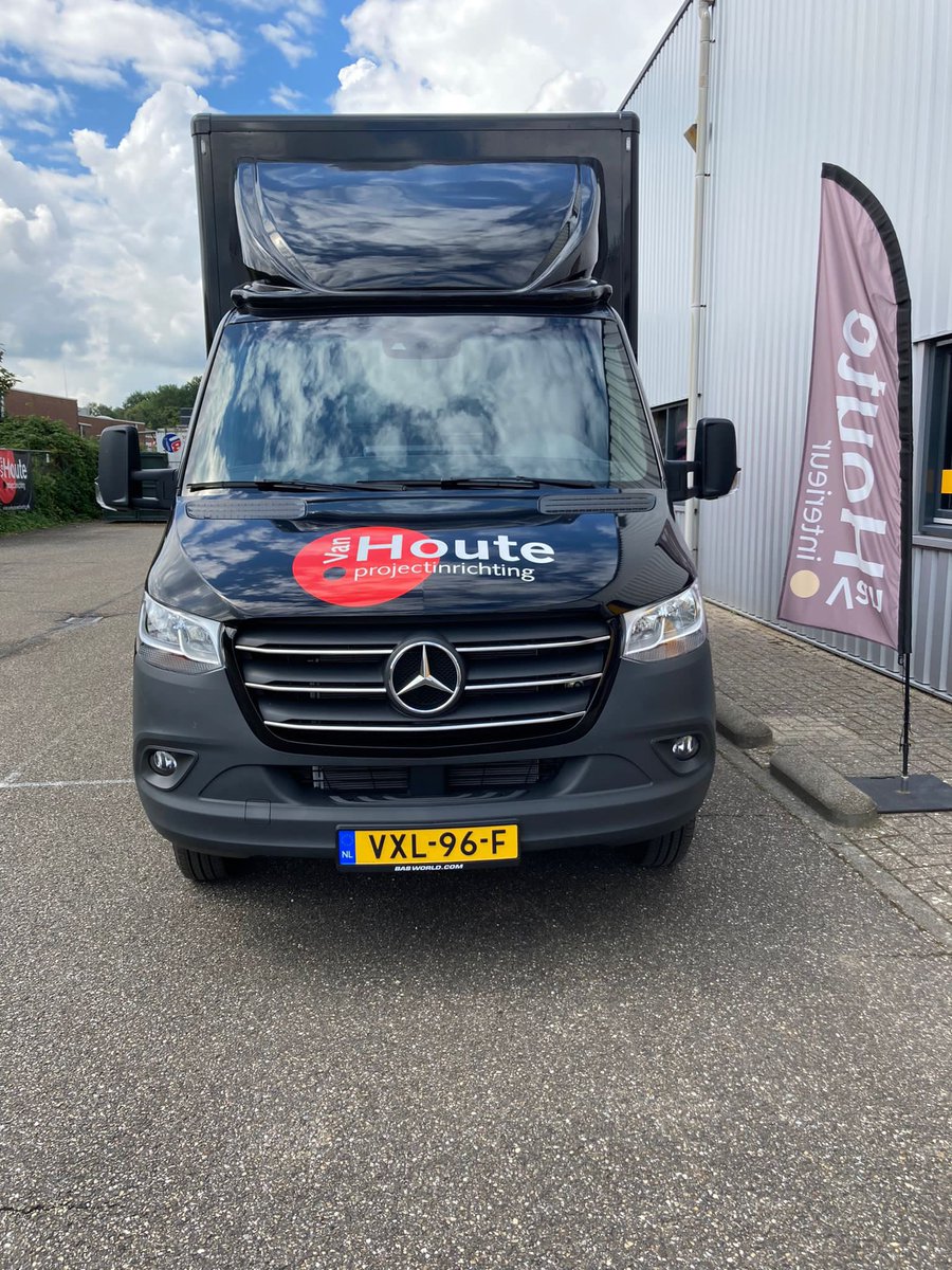 VanHouteProject's tweet photo. Vanaf heden nieuw in ons wagenpark! #mercedes #sprinter #trots @vhouteinterieur @VanHouteProject https://t.co/eg8WxdwtNC