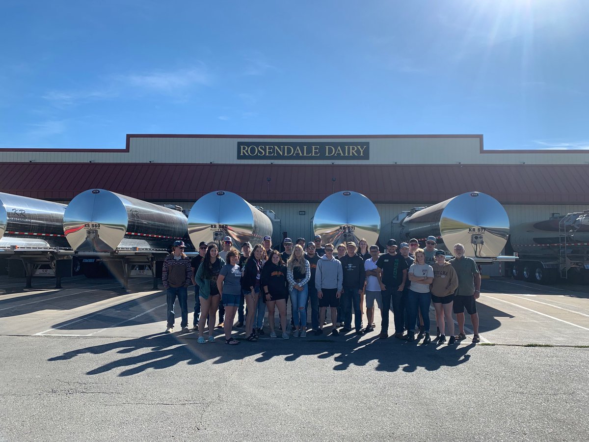 MiladEskandari_'s tweet photo. The last day of the 2023 Agriculture Study Tour - Senior Ag students @uofg,  @UofGuelphOAC,   @RidgetownCampus visited #Rosendale #Dairy in #Wisconsin with over 9,000 milking cows. https://t.co/tUClyOKEg5