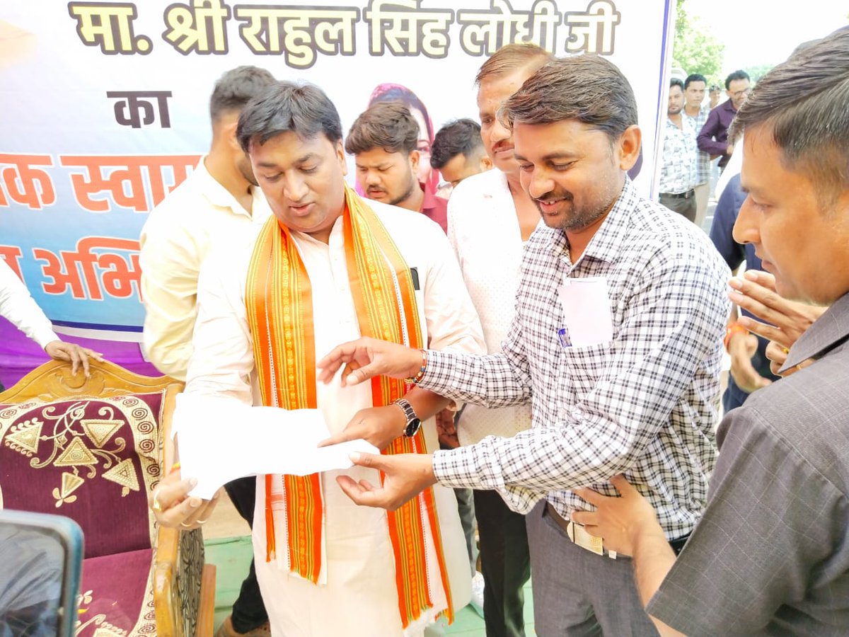 Manish_SGR1's tweet photo. #12_अप्रैल_की_घोषणा_पूरी_करो
#मामाजी_100_प्रतिशत_वेतन_दो
आज नवनियुक्त शिक्षकों द्वारा टीकमगढ़ में राज्य मंत्री श्री राहुल लोधी जी, खंडवा में विधायक राम दोगड़े जी, शहडोल विधायक श्री शरद कोलजी को ज्ञापन दिया गया

कब तक दिए जाएंगे ज्ञापन , कब जारी होगा आदेश ?
@ChouhanShivraj @BJP4MP https://t.co/xlLZBp7hjY