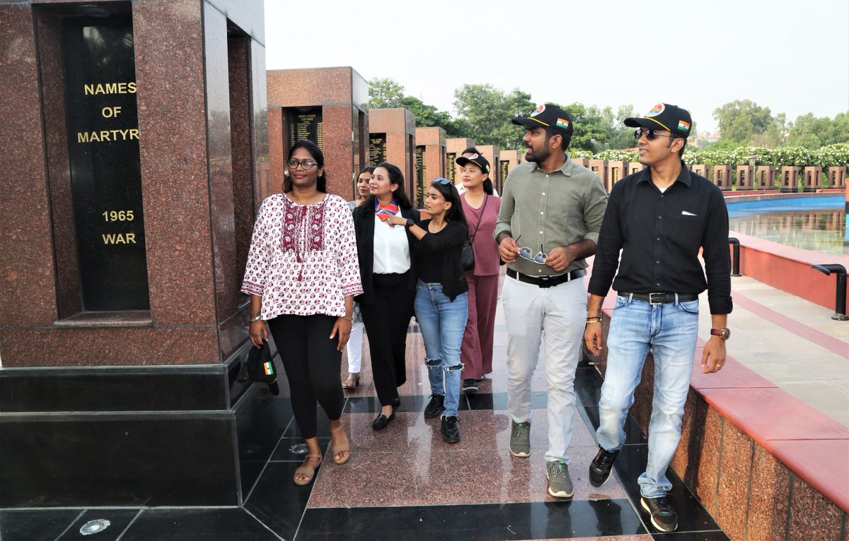 prodefencejammu's tweet photo. The 2023 edition of
#DefenceCorrespondentsCourse (DCC) under @spokespersonmod arrived in #Jammu for #ForwardAreaTour under @NorthernComd_IA & @westerncomd_IA. They visited Balidan Stambh & were briefed about the valour & sacrifices of our Brave Soldiers.
@SpokespersonMoD https://t.co/44VtZD0EYL