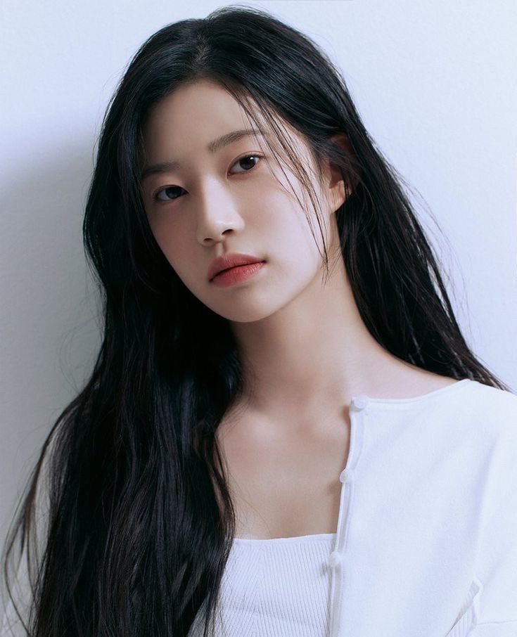 motherjihyun's tweet photo. - Moa: main rapper, lead dancer
- Jeongeun: lead vocal, lead rapper
- Funa: sub vocal, sub dance
- Hyewon: sub vocal, lead dance, Maknae
Visual: all of them
#RUBYMOON #NOTNEXT https://t.co/dXw4oGLKtY