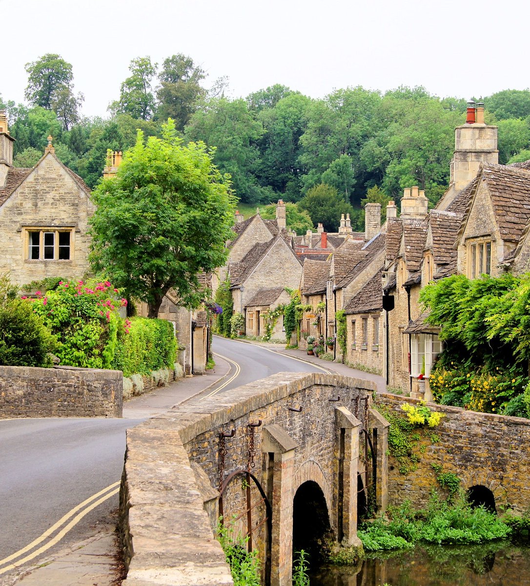 9 UK road trips everyone should do (at least) once. trib.al/SIEJX25