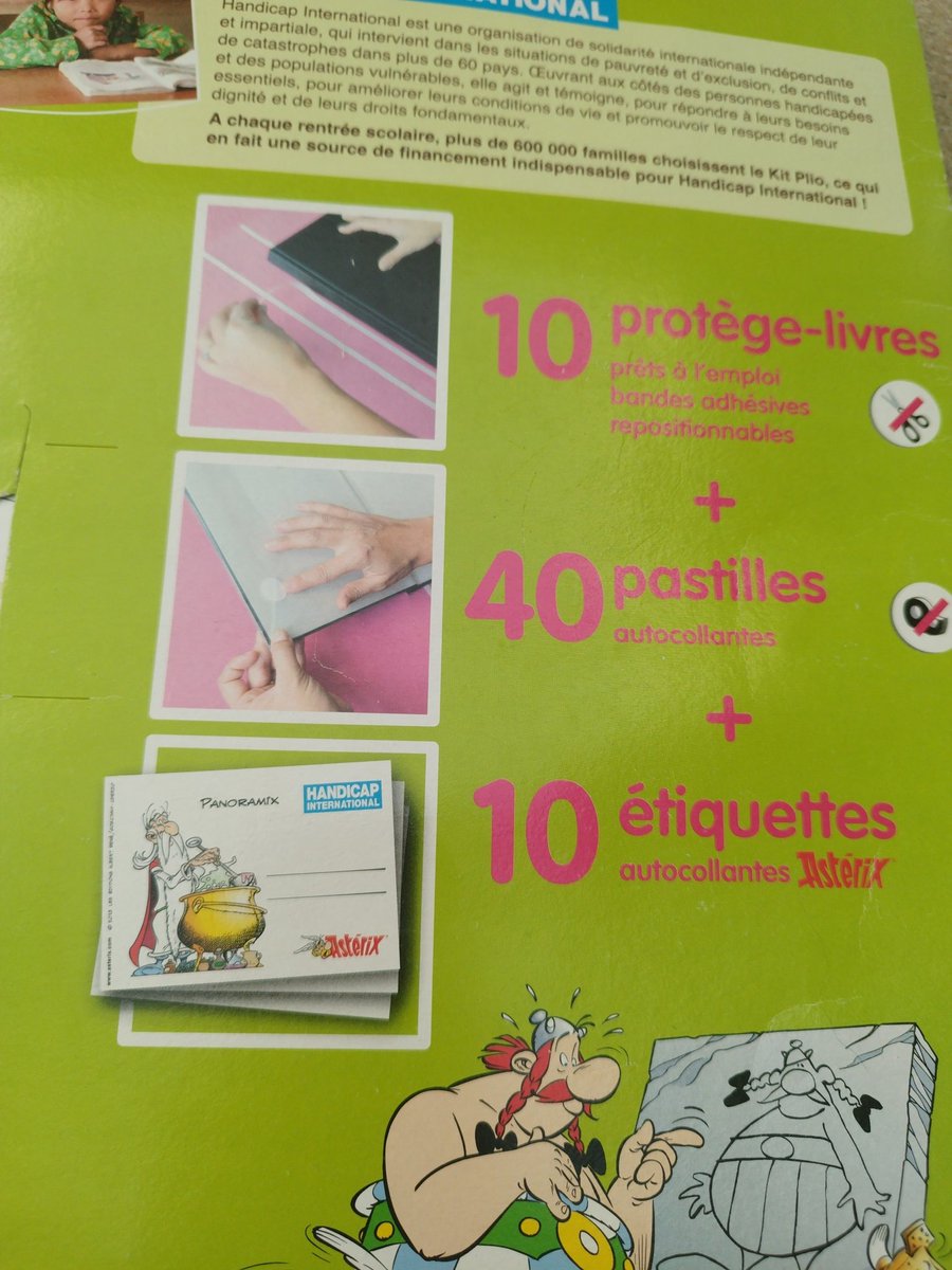 sofynette85's tweet photo. @Metabrouteur Et les petites bandes auto adhésives pour ne pas coller a même le livre https://t.co/Wjwk0HV9lX