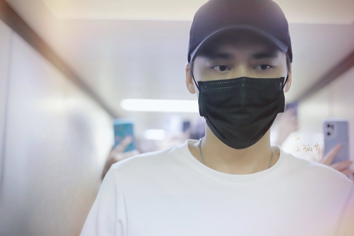Tiger_4E's tweet photo. The lover's eyes are the eighth ocean.❤️@李易峰 
【Tiger_4E exclusive】【no re-edit，no commercial use, pls take out with credit】

 #LiYifeng #李易峰 #LYFENG #lyf  #이역봉 #หลี่อี้เฟิง #LýDịchPhong #loveyouforever #リー・イーフォン https://t.co/FiiA9BBHEE