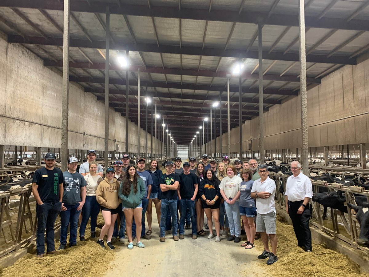 MiladEskandari_'s tweet photo. The last day of the 2023 Agriculture Study Tour - Senior Ag students @uofg,  @UofGuelphOAC,   @RidgetownCampus visited #Rosendale #Dairy in #Wisconsin with over 9,000 milking cows. https://t.co/tUClyOKEg5
