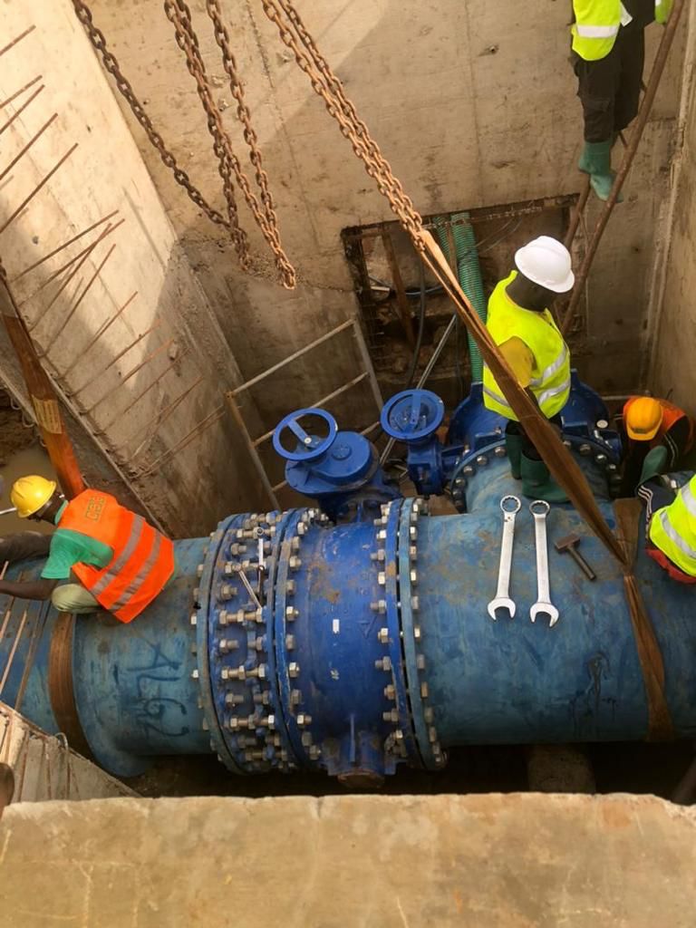sen_eau's tweet photo. Fin des travaux et remise en service avec succès de tout le système d’alimentation de Keur Momar Sarr 1&2 au Point B à Dakar. Bravo aux #jambars de SEN’EAU et aux entreprises partenaires qui ont démontré leur maîtrise et leur savoir-faire en valorisant les compétences locales. https://t.co/UedtxqU6fV