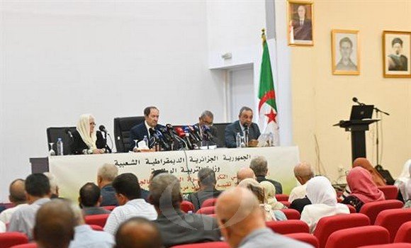 APS_Algerie's tweet image. #Education : début du séminaire national de formation consacré à l'analyse des résultats de l'évaluation des acquis au #primaire
🔗aps.dz/sante-science-…