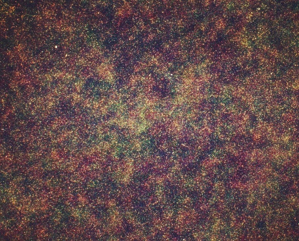 Bu fotoğrafta yaklaşık 140.000 adet noktacık bulunuyor. Bunların her biri, tıpkı Samanyolu Galaksisi gibi birer galaksi.. Örneğin Samanyolu Galaksisi içinde 200-400 milyar adet yıldız bulunuyor. Güneş, bunlardan sadece bir tanesi..