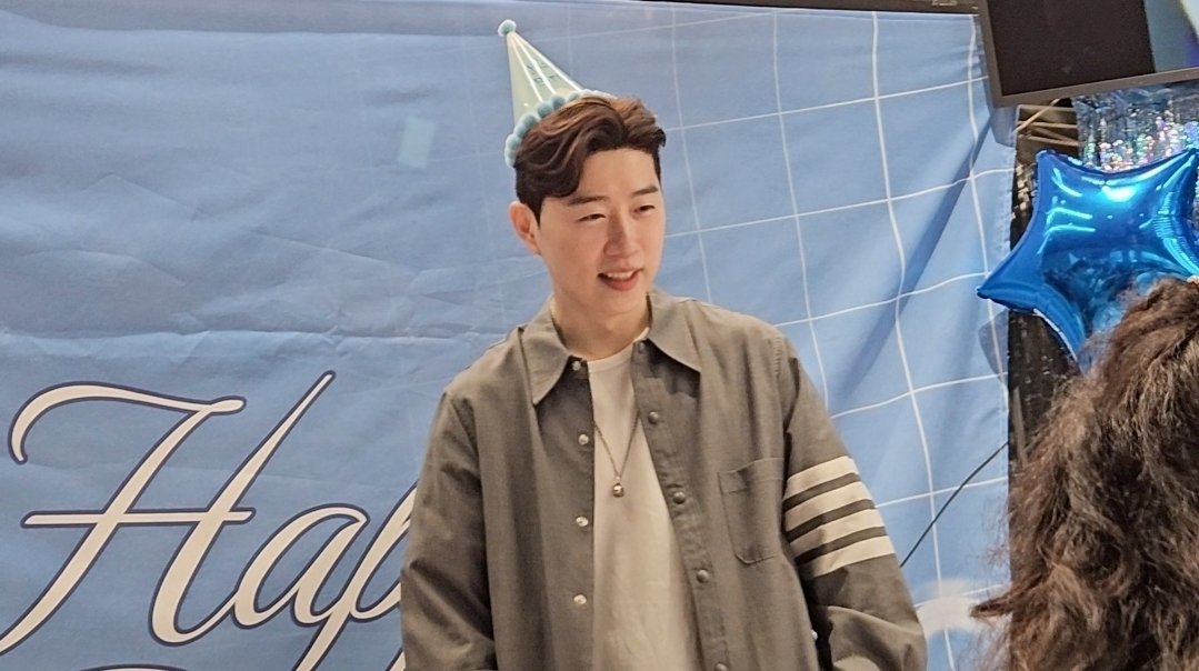 🤍💙 황제님 빛 봄 날을 축하합니다 💙🤍
Happy B-Day to BoxeR