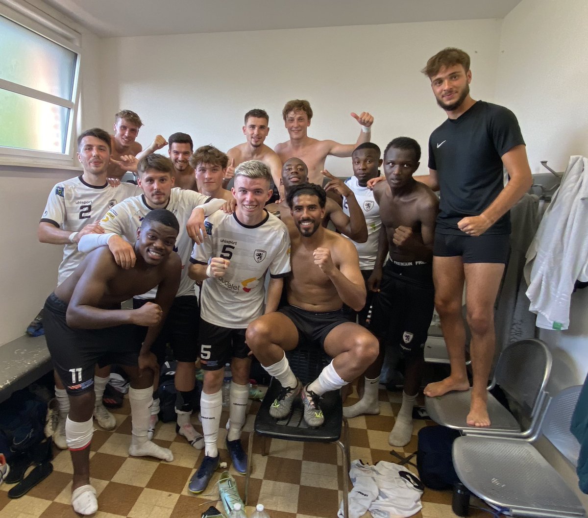 SCHazebrouck's tweet photo. ๐ค๐จ๐๐๐๐๐๐๐๐ง๐๐ข๐ก ! ๐คฉ
ร lโinstar de leurs homologues U18, lโรฉquipe premiรจre se qualifie pour le troisiรจme tour de la ๐๐ผ๐๐ฝ๐ฒ ๐ฑ๐ฒ ๐๐ฟ๐ฎ๐ป๐ฐ๐ฒ ๐ฑ๐ฒ ๐๐ผ๐ผ๐๐ฏ๐ฎ๐น๐น ! ๐๐ซ๐ท
๐๐ ๐๐ถ๐ป๐๐ฒ๐น๐น๐ฒ๐ ๐ฌ-๐ฑ ๐ฆ๐ ๐๐ฎ๐๐ฒ๐ฏ๐ฟ๐ผ๐๐ฐ๐ธ โ
๐ค๐ค
#FCLSCH #CoupeDeFrance https://t.co/HEp5yWM6Um