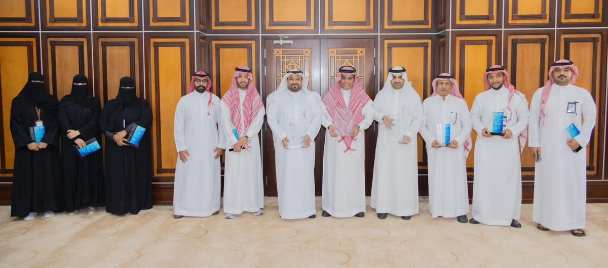 U_Tabuk's tweet photo. معالي رئيس #جامعة_تبوك أ.د.عبد الله بن مفرح الذيابي يتسلم شهادات الاعتماد الدولي الآيزو ISO من الرئيس التنفيذي لشركة رموز د.طلال العقيلي في ثلاثة أنظمة وهي: ( نظام إدارة خدمات تقنية المعلومات - نظام إدارة الأمن السيبراني - نظام إدارة استمرارية الأعمال ).
@U_Tabuk https://t.co/o3ioD6VGVL