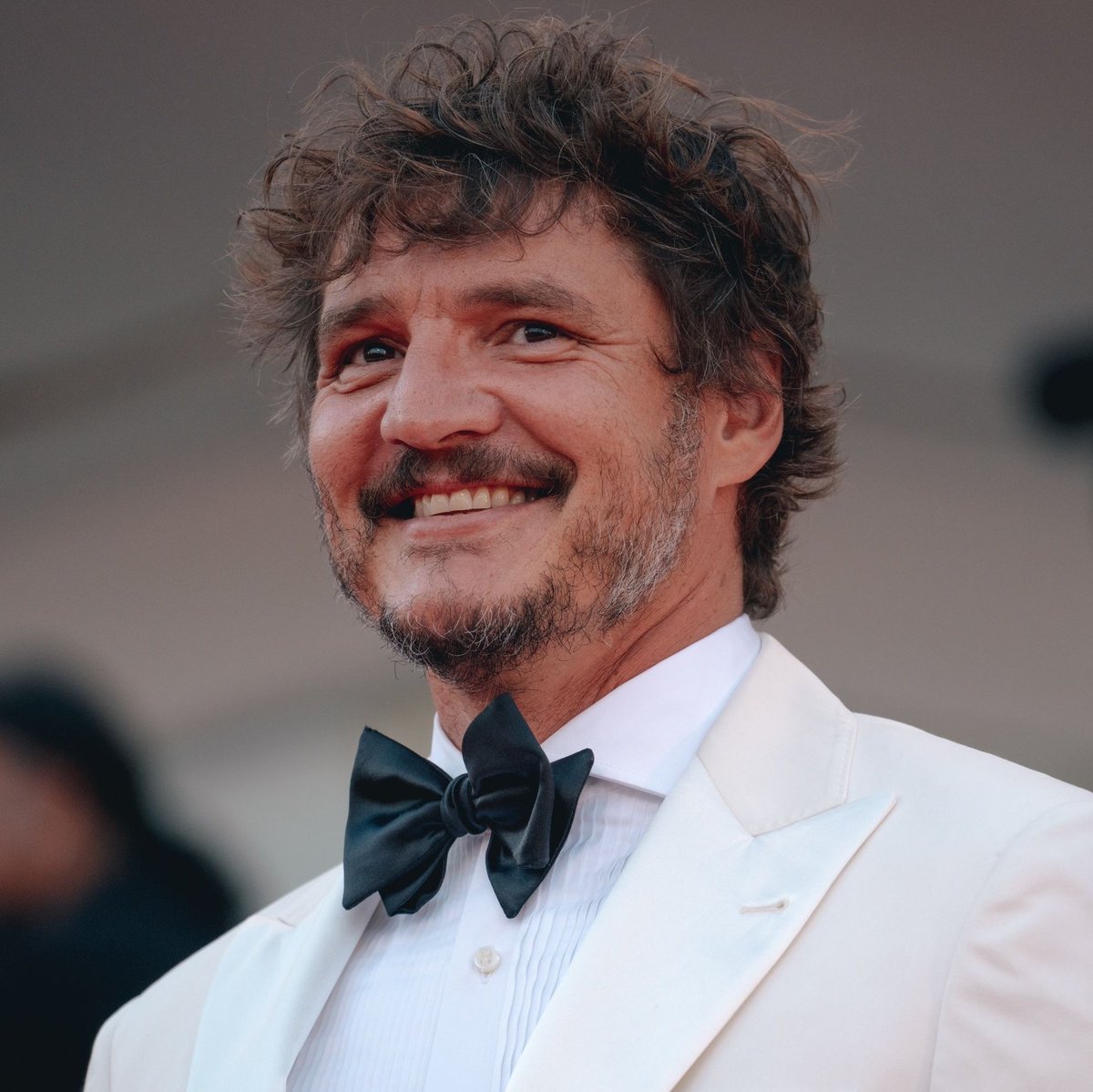 wizardjarin's tweet photo. Happy one year to Pedro Pascal and his beautiful curls at the 79th Venice Film Festival 🤍 https://t.co/YWumLWRBFg