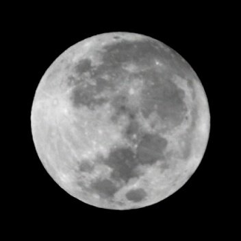 mrpkbkk's tweet photo. 今夜の月です。
8月31日(木)10:36に満月を迎えるので、今夜も明日もまん丸の月です。 https://t.co/8DofE2R0GR