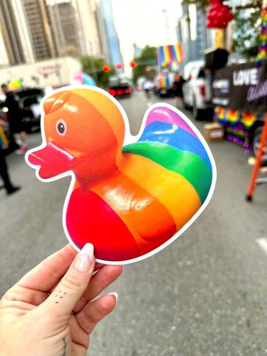 KneticClub's tweet image. Celebrate Calgary Pride With KNetic!

KNetic Kenny is in the Calgary Pride Parade!

Take a picture of him, when you see the KNetic float, and post it to our account!

Everyone who does will be entered to win 1,000 Bang 

Happy Pride!
#yyc #yycpride #yycprideparade #calgarypride