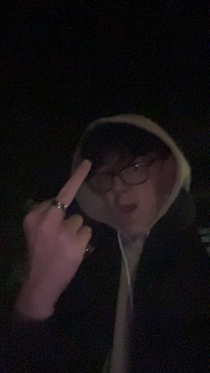 rxcluse_'s tweet image. Me who still hasn’t been dropped even though I do literally shit all.