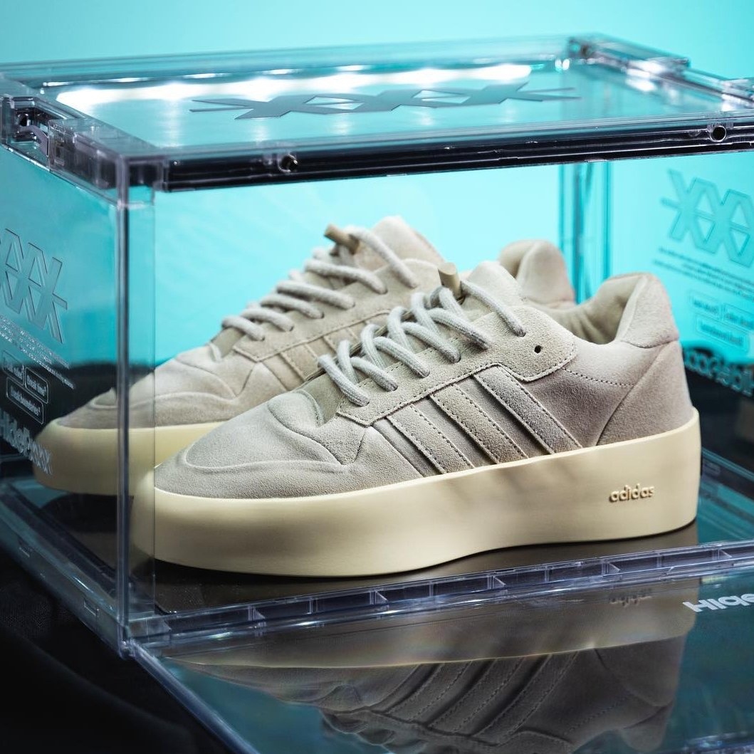 ModernNotoriety's tweet photo. Fear of God x adidas '86 Low 🔜 https://t.co/5fnG3d8d7g
