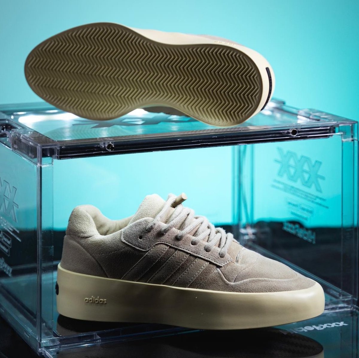 ModernNotoriety's tweet photo. Fear of God x adidas '86 Low 🔜 https://t.co/5fnG3d8d7g