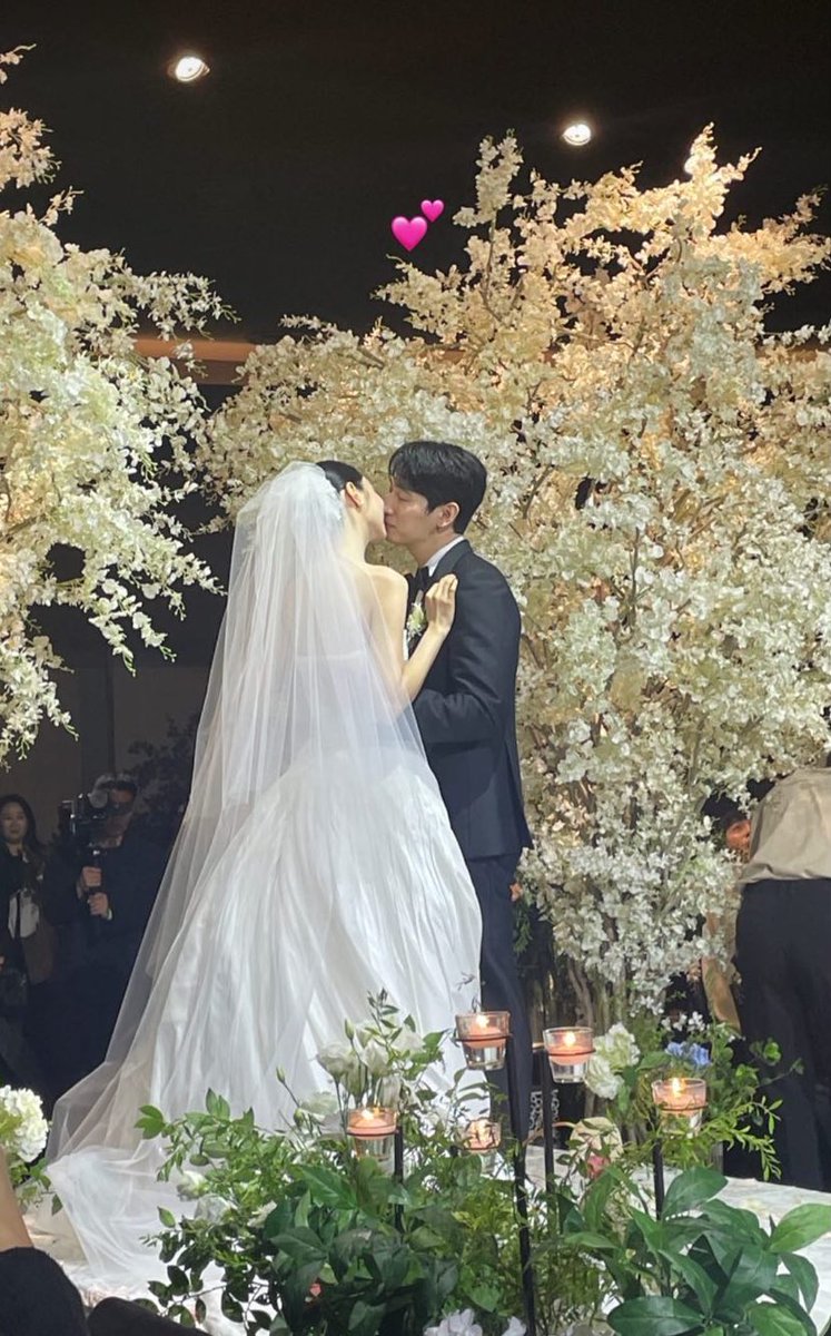 choialexasblog2's tweet photo. Oficialmente #YoonBak y #KimSuBin son esposos 🤍
Pics by Soompi https://t.co/86yS6B5JwL