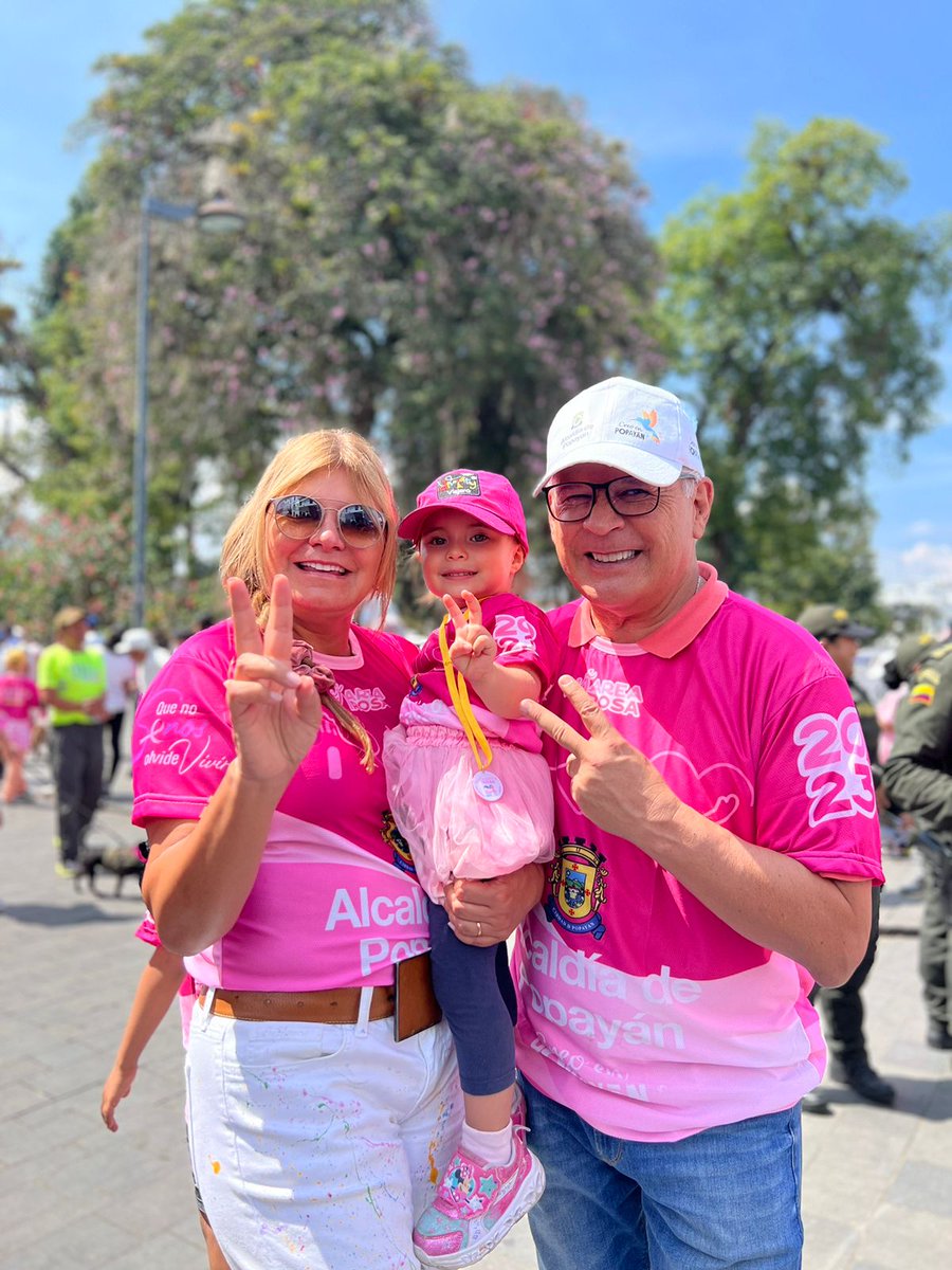 jclopezcastri's tweet photo. 🩷 Nos une el amor y la lucha permanente por el bienestar de nuestra gente. #MareítaRosa https://t.co/0kREEUF7vA