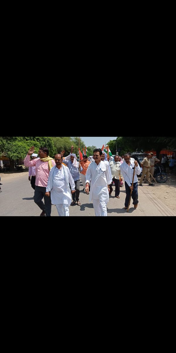 Sudhaka81376130's tweet photo. आज 03/09/2023 को प्रांतीय नेतृत्व के आवाहन पर  *संवाद से समाधान* के तहत आज चित्रकूट के जिला अध्यक्ष श्री इन्���्रसेन यादव जी के अगुवाई में सैंकड़ों #शिक्षामित्रों ने मा.सांसद @RKSINGHPATEL4 जी के प्रतिनिधि को अपने भविष्य को सुरक्षित करने के लिए ज्ञापन दिया।
@narendramodi https://t.co/7j2bWOBXFT