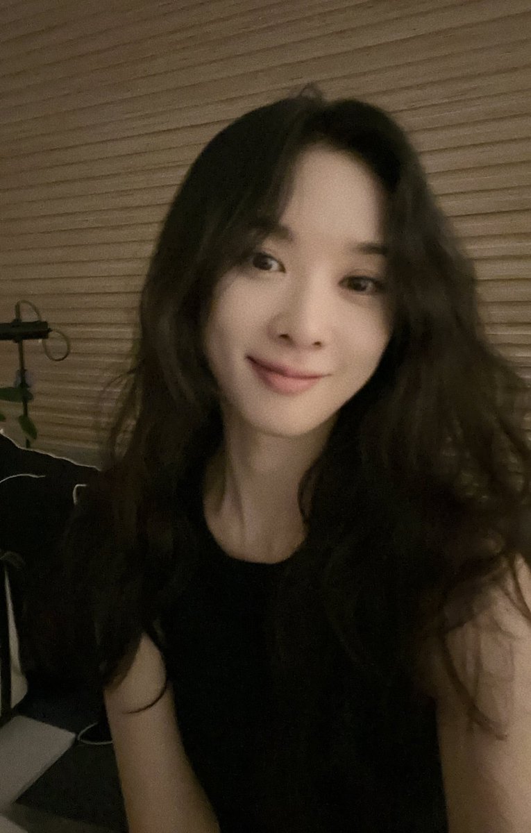 EWIIWE's tweet photo. gn 🍂

and have a good day somewhere https://t.co/BJhXYllklI