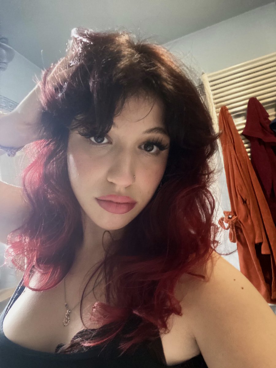 sof__ii's tweet image. pirandello sei una troia