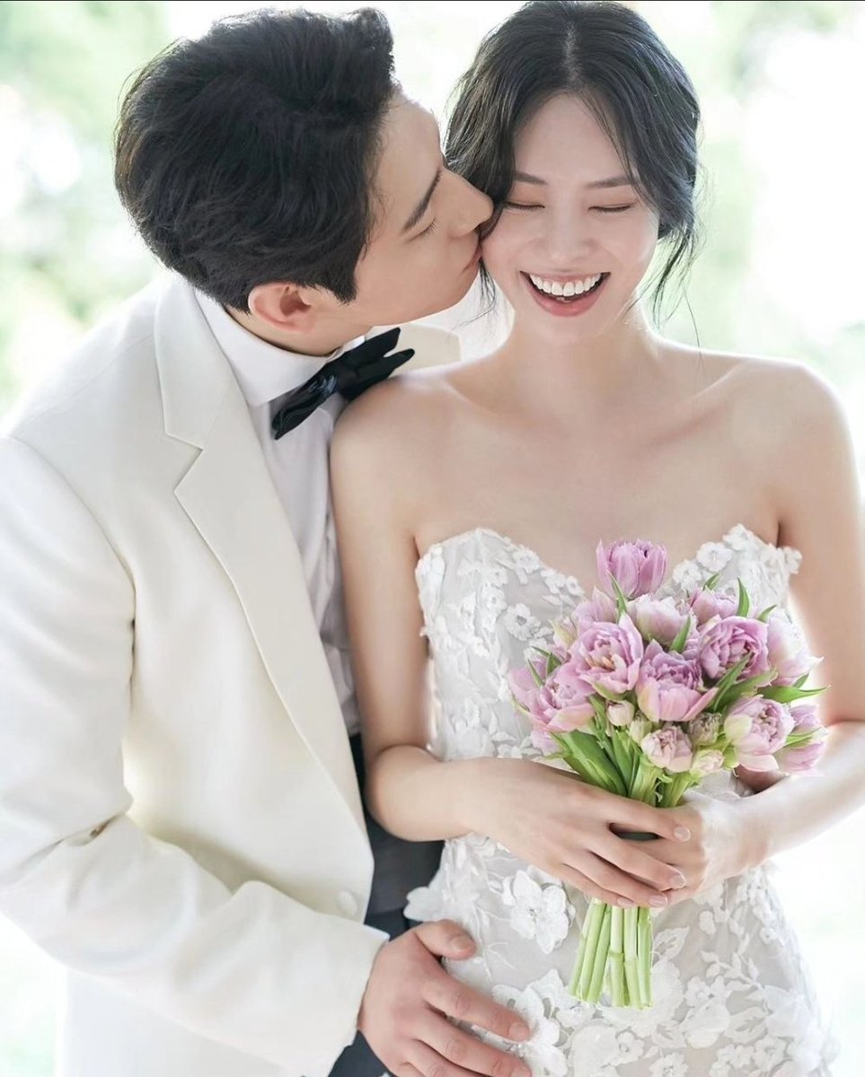 choialexasblog2's tweet photo. Imágenes,de la sesión de fotos, de la boda de #YoonBak y #KimSuBin. Se ven tan felices! Se les desea un matrimonio muy largo ❤️ https://t.co/1S1gc8hFqV